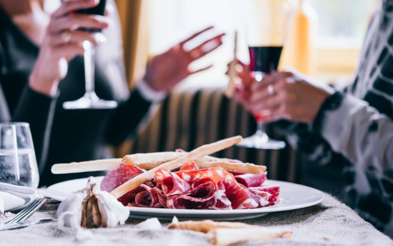 De lekkerste Spaanse wijnen en delicatessen koop je bij Sunny Tables