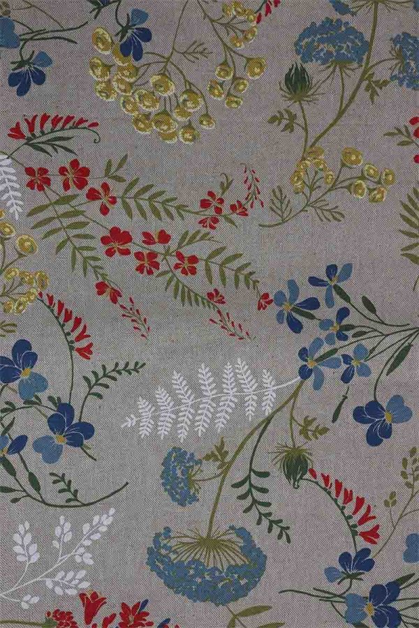 Italiaans tafelkleed met motief van veldbloemen Italiaans tafelkleed met motief van veldbloemen